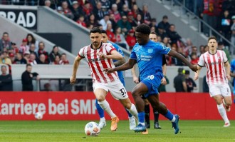 3-3鏖战，24岁日本新星闪耀德甲赛场：利剑出鞘，率队逼平勒沃库森