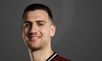 曼联欲卖穆帅引援最后独苗，皇马拜仁感兴趣！阿莫林想加强边翼卫