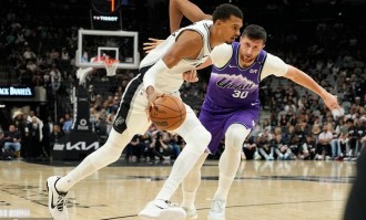 季前赛-文班亚马22分7篮3助 马刺加时力克爵士