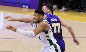 湖人拉锯战不败定律被破 “东詹”关键回合四次犯错