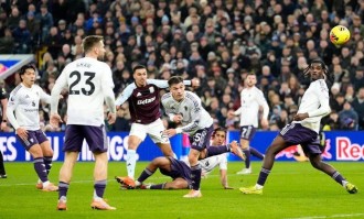 曼联1-2负维拉且B费受伤下轮缺阵！屋漏逢连夜雨，阿莫林必须买人