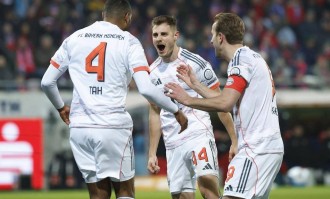 随着比分定格4-0,拜仁15轮德甲不败,迪亚斯俯身冲顶,凯恩锦上添花