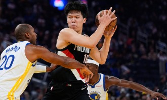 杨翰森NBA季前赛首秀 首节5分37秒1助攻1失误1犯规