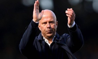 三连败只是序幕，利物浦面前是皇马和曼城，斯洛特为执着付出代价