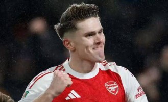 阿森纳内讧实锤？7000万锋霸破门后竟推队友，球迷怒了！