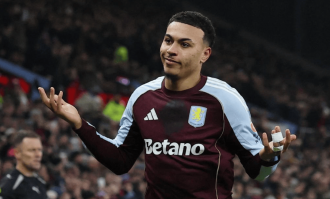 埃梅里神了：击败阿莫林，疯狂10连胜，紧追阿森纳，冲击冠军