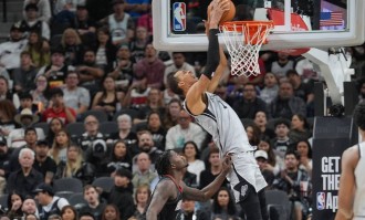 文班亚马29分杜兰特23分 马刺狂胜火箭