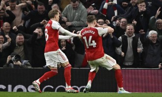 英超第27轮：埃泽约克雷斯均双响 热刺1-4阿森纳