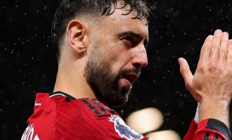 顶薪40万镑，B费拒绝加薪，曼联开出最高薪续约队长但关键在欧冠资格