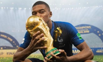 姆巴佩为何拿不到金球奖？数据说话：皇马低谷时C罗仍强于姆巴佩