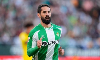 西甲第13轮皇家贝蒂斯主场遭赫罗纳顽强阻击，安东尼染红被罚下