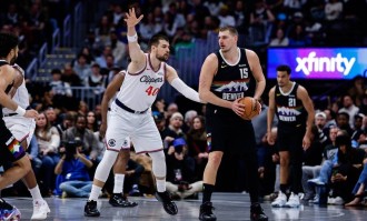 约基奇复出31+12+5哈登25+5+9 掘金战胜快船