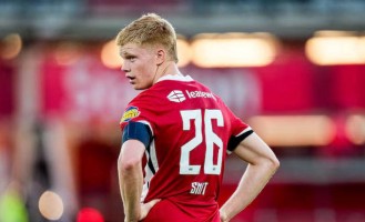 皇马夏季转会计划启动：中场重点锁定史密特，防线或迎大调整