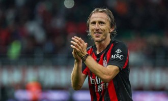 一张合照封神！德布劳内相拥莫德里奇：15次交锋之外的足球浪漫