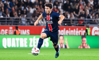 困于铁桶阵！内维斯直言巴黎死穴，决战拜仁前遇攻防难题