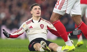 斯洛特再遇门框魔咒！利物浦0-0终结阿森纳五连胜，给曼城送大礼