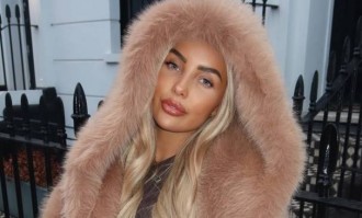 帕尔默新女友现场观战切尔西 穿毛皮上衣尽显时尚