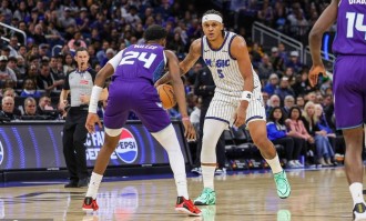 克尼普尔16分+伤退鲍尔22+7+5 黄蜂7人上双轻取魔术