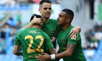 放弃加蓬籍！足协提前拍板同意法甲冠军队王牌核心归化入籍，已搭档王钰栋出战