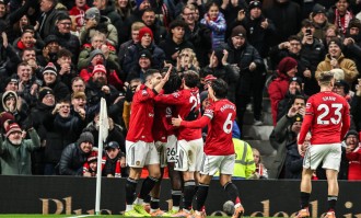 不容易！曼联多人缺战阿莫林无奈变阵 残血红魔胜纽卡