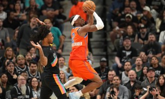 文班亚马12分亚历山大空砍33分 马刺大胜雷霆