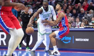 布朗32分马克西26+14 凯尔特人险胜76人