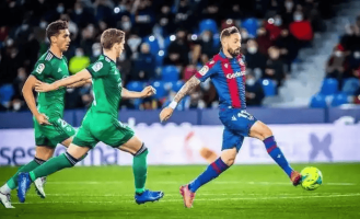 意甲保级生死战！都灵VS莱切：伤病潮下的困兽斗，比分进球数前瞻