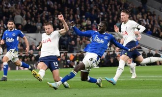 法甲关键战：尼斯主场硬撼里尔，欧战资格争夺白热化