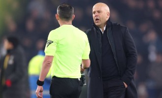 已到悬崖边！利物浦各赛事三连败 “双红会”或定斯洛特去留