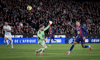 三球横扫，一夜登顶，巴萨逆袭，西甲榜首又换人，皇马仅差1分