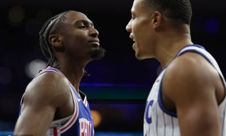 马克西43分埃奇库姆26+7 76人击败魔术三连胜