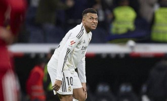 伤缺3周！曝姆巴佩瞒伤踢满3场+只为破C罗纪录 球迷怒喷：私心重