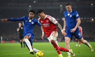 足坛一夜动态：AC米兰22轮不败，阿森纳双杀切尔西，巴萨冲4冠王