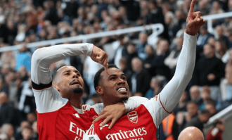 2-1逆转！2-1绝杀！疯狂一夜，巴萨超越皇马，阿森纳缔造奇迹