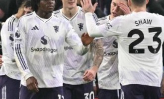 曼联12天内迎来4场关键比赛，若全胜有望挺进前四争夺欧冠资格