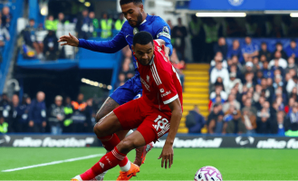 1-2！英超豪门对决神剧情：11.2亿战舰连续两轮惨遭绝杀 榜首更迭