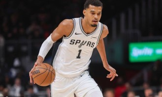 文班亚马26+12瓦塞尔18+7 约翰逊17+11马刺大胜老鹰