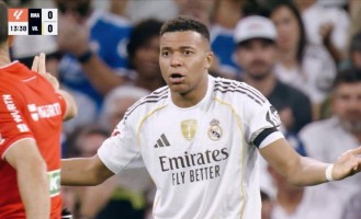 连续9场破门+争议点球！姆巴佩创纪录之夜，谁注意安切洛蒂这表情？