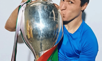 到底图啥呢？在利物浦毫无表现机会，却婉拒意大利豪门轮番邀约