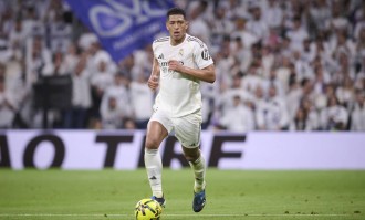 伯纳乌嘘声震天！皇马球迷怒吼要求主席下课 维尼修斯遭遇全场狂嘘