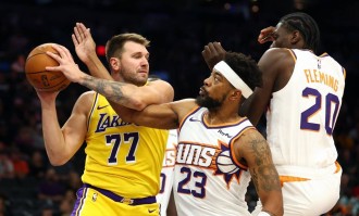 季前赛-东契奇25+7里夫斯25分 太阳击败湖人