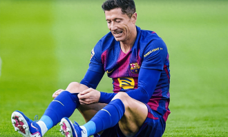 0比4落后又伤核心！莱万左眼眶骨折缺席生死战，巴萨翻盘马竞难如登天