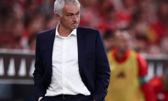 回来了！熟悉的穆里尼奥，送出2分后痛斥裁判，两个亚军都要下课