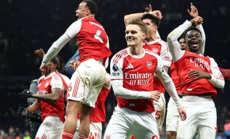 体坛联播｜阿森纳4比1热刺，赵心童赢下球员锦标赛冠军