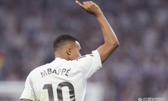 皇马官宣！亿元先生被挂牌，中场锁定德甲天才，锋线瞄准英超爆点