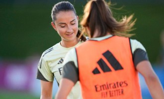 这球红牌？曼联女足欧冠铲球染红！球迷吐槽“史上最糟糕红牌”