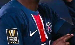 从三冠王到可能丢榜首！巴黎1-3惨败送大礼，朗斯今晚赢球就登顶，法甲真要变天？