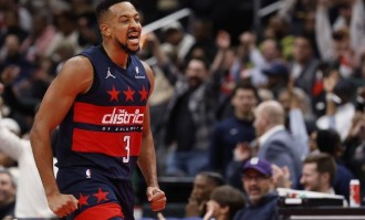 麦科勒姆46分命中10记三分 奇才主场大胜老鹰