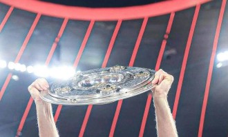 名宿直言拜仁困难：主力替补实力差距大，高压逼抢太耗体力困扰多