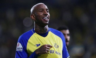 穆里尼奥再掀舆论狂潮，25分钟11打10换来0：0，裁判两度改变比赛